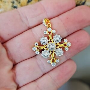 Lovely rhodium vermeil sterling silver cross pendant
